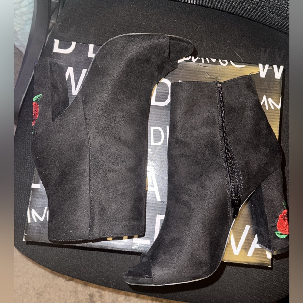 *NEW* Never worn before, Wild Diva black suede heeled boots with rose embroidery